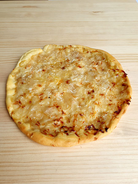 Pizza-de-ceba-i-formatge-de-cabra2